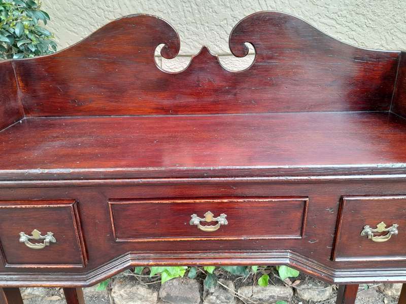 A 20th Century Georgian Style Oak Desk  /  Drinks Table  /  Small Desk With Drawers