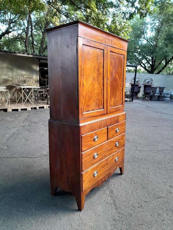 An Early 20th Century Circa 1920 Georgian Styled Flamme Mahogany Inlaid  Linen Press with Shelves