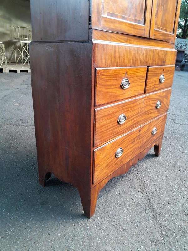 An Early 20th Century Circa 1920 Georgian Styled Flamme Mahogany Inlaid  Linen Press with Shelves