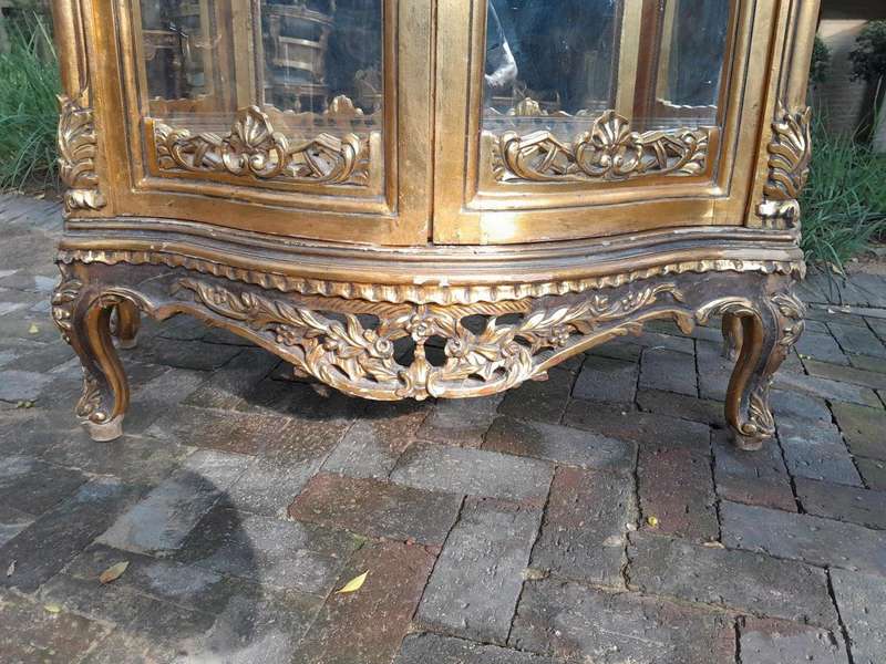 A 20th Century French Style Carved & Gilded Display Cabinet / Vitrine