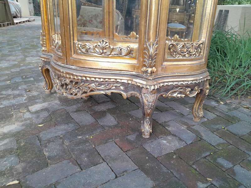 A 20th Century French Style Carved & Gilded Display Cabinet / Vitrine