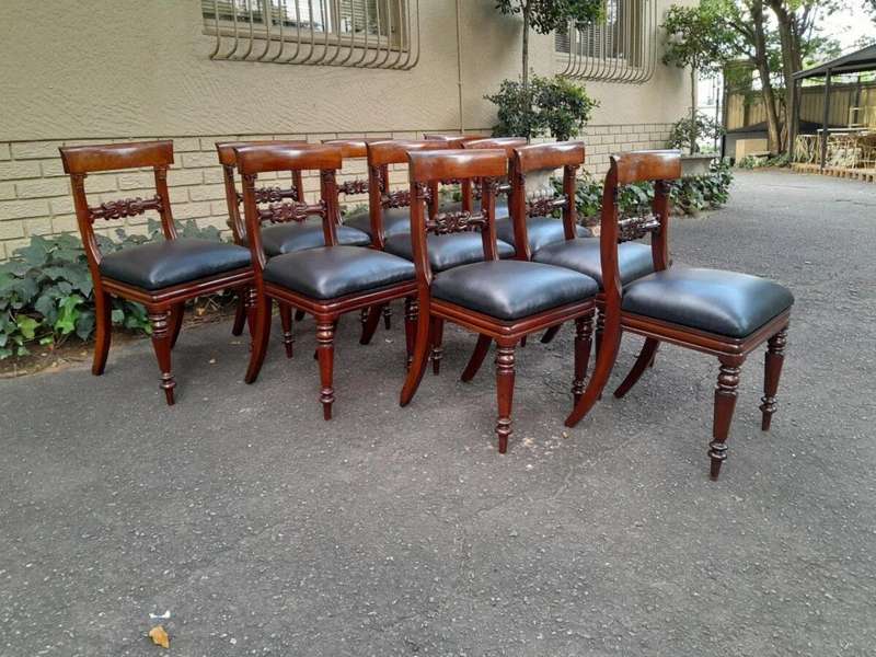 An Antique English Victorian Set Of Ten Mahogany Carved Dining Chairs Upholstered In Leather