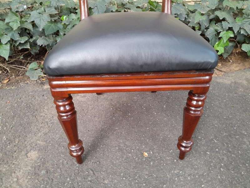 An Antique English Victorian Set Of Ten Mahogany Carved Dining Chairs Upholstered In Leather