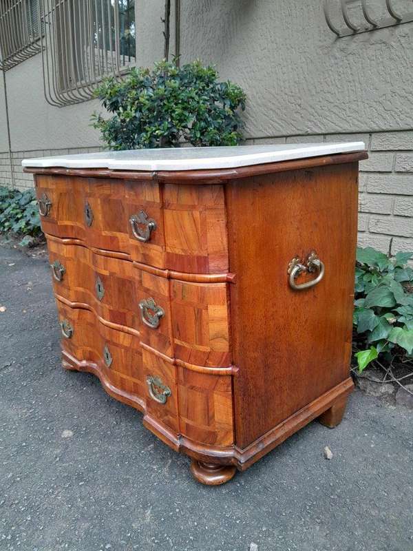 An Antique 19th Century Walnut Bombe Chest of Drawers With Brass Hardware