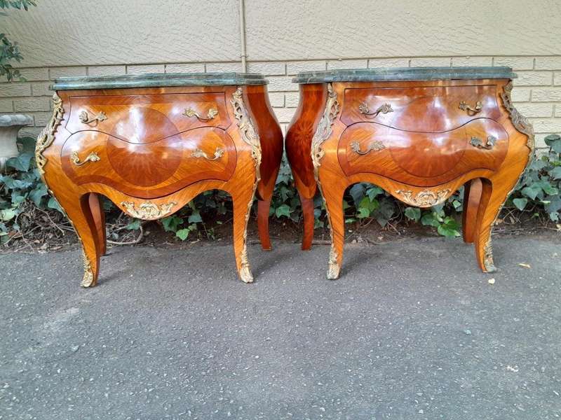 An  Antique 19th Century Pair of French Walnut Bombe Chest of Drawers with Marble tops