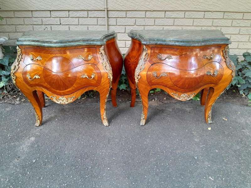 An  Antique 19th Century Pair of French Walnut Bombe Chest of Drawers with Marble tops