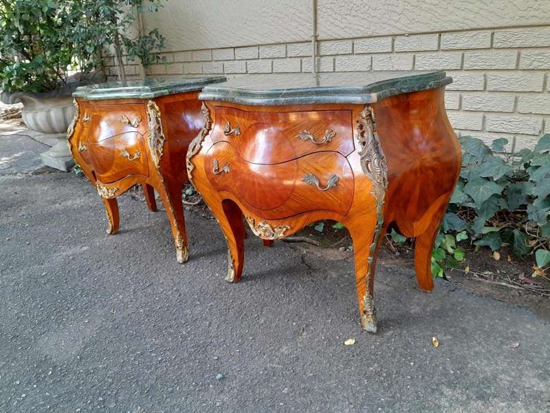 An  Antique 19th Century Pair of French Walnut Bombe Chest of Drawers with Marble tops