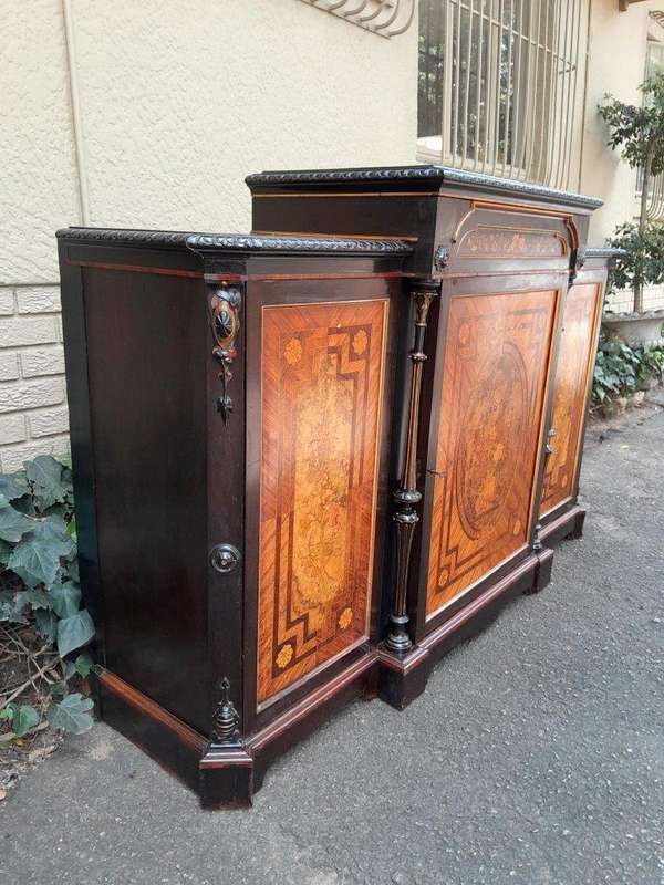 An Antique Victorian Walnut Ebonised with Marquetry and Gilt Edges with Lock and Key