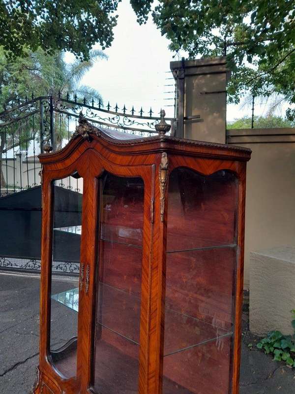 An Antique French Louis XVI Style Kingswood Display Cabinet / Vitrine with Gilt Mounts