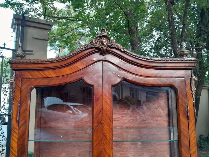 An Antique French Louis XVI Style Kingswood Display Cabinet / Vitrine with Gilt Mounts