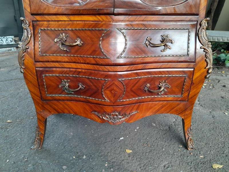 An Antique French Louis XVI Style Kingswood Display Cabinet / Vitrine with Gilt Mounts