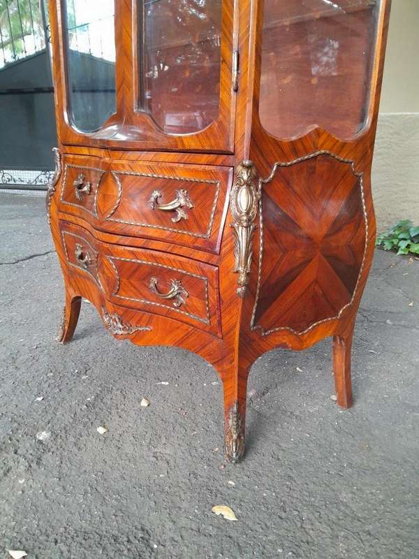 An Antique French Louis XVI Style Kingswood Display Cabinet / Vitrine with Gilt Mounts