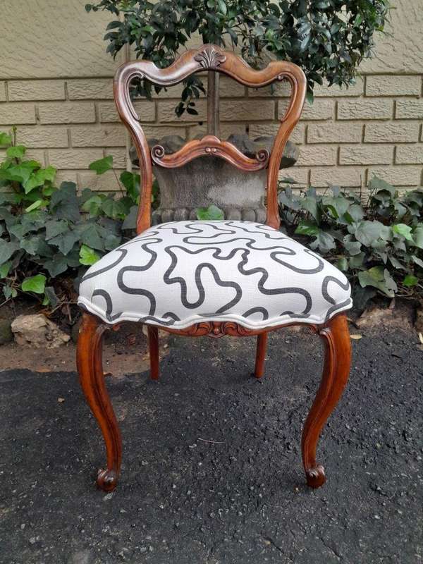 An Antique Victorian Circa 1880s Exceptional Set Of Eight  Carved  Walnut Dining Chairs Upholst...