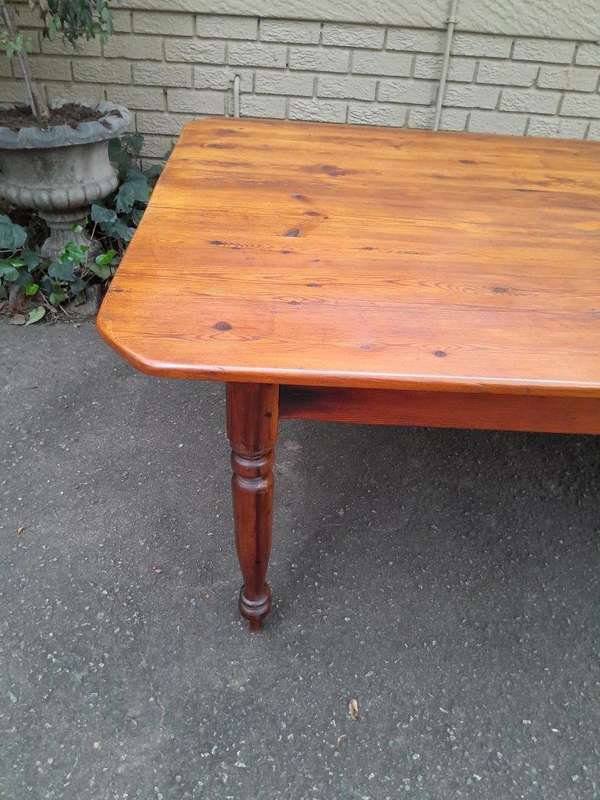 A 20th Century Rare And Massive Oregon Table With Drawer (Twelve To Fourteen Seater)