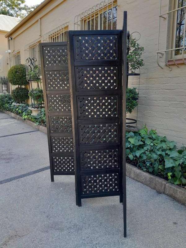 A 20th Century 4-Panel In A Contemporary Darkened Wooden  /  Black Floor Screen  /  Room Divider