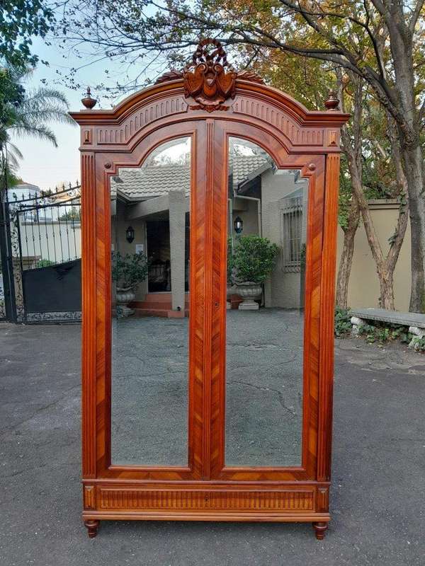 A 19th Century French Oak Armoire / Cupboard With Bevelled Mirror Doors