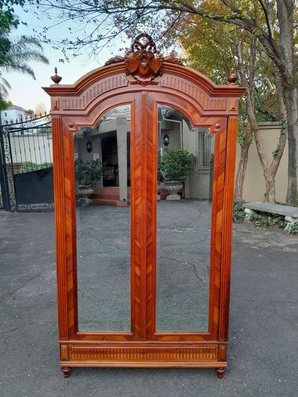 A 19th Century French Oak Armoire / Cupboard With Bevelled Mirror Doors