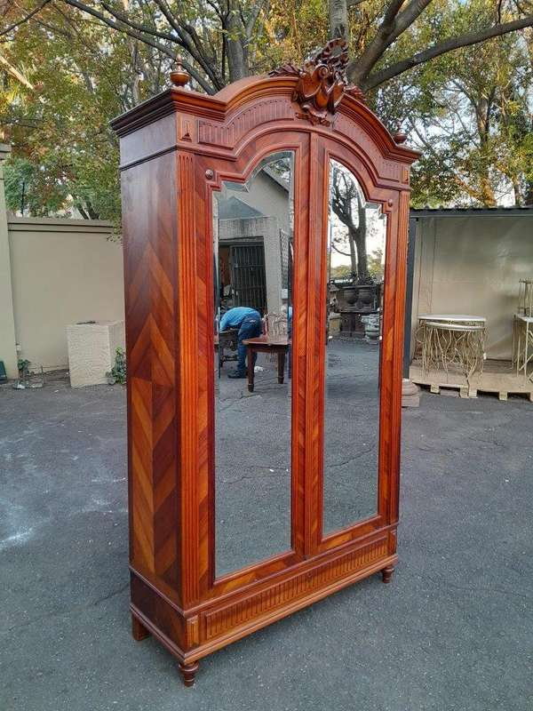 A 19th Century French Oak Armoire / Cupboard With Bevelled Mirror Doors