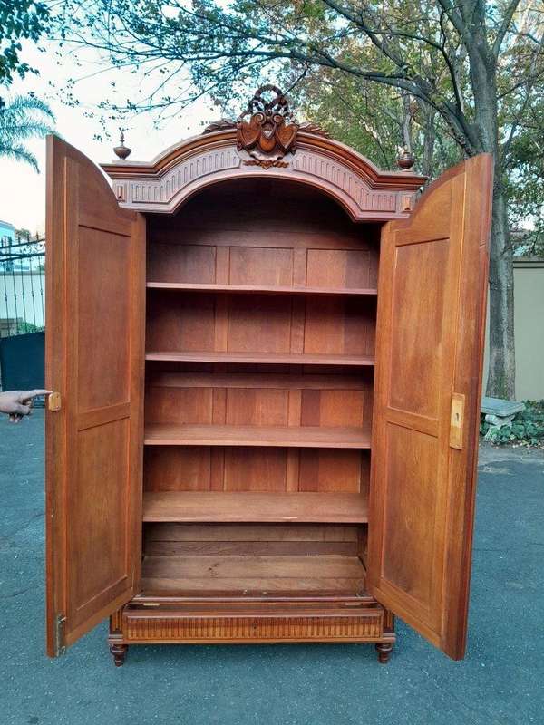 A 19th Century French Oak Armoire / Cupboard With Bevelled Mirror Doors