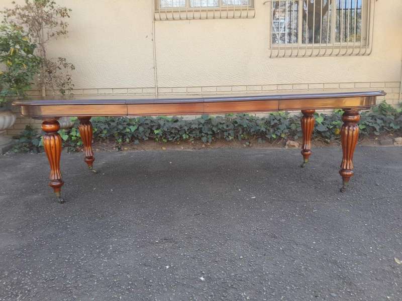 An Antique Victorian / Circa 1890s Dining Table With Two Leaves On Castors With A Crank Handle