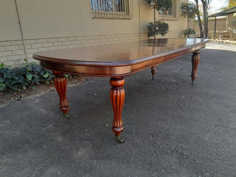 An Antique Victorian / Circa 1890s Dining Table With Two Leaves On Castors With A Crank Handle