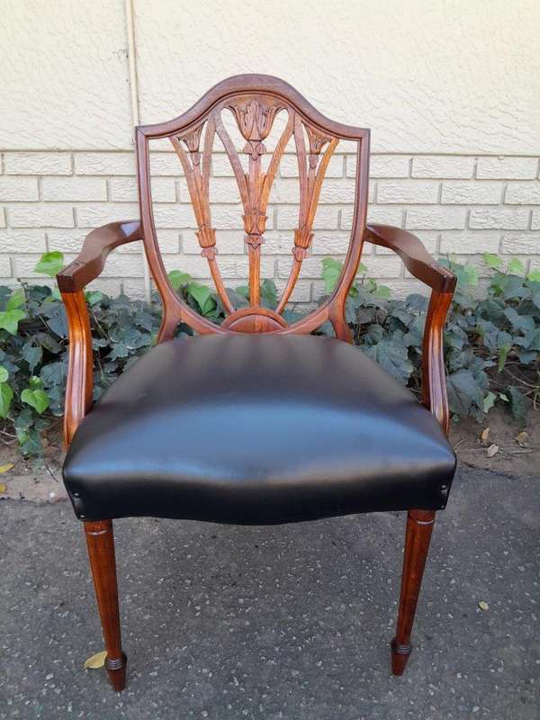 A 20th Century Set Of Eight Hepplewhite Style Dining Chairs With A Pair Of Armchairs / Carvers An...