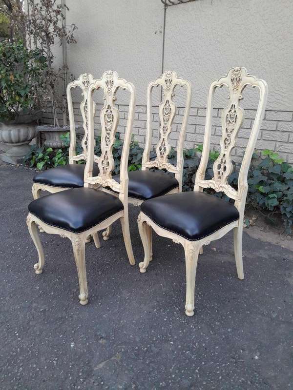 An Antique 19th Century Set Of Four Walnut Dining Chairs