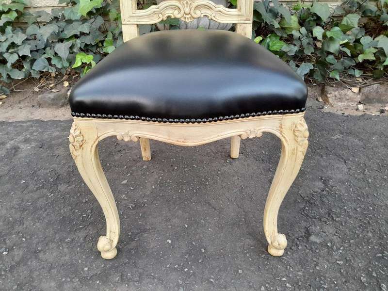 An Antique 19th Century Set Of Four Walnut Dining Chairs