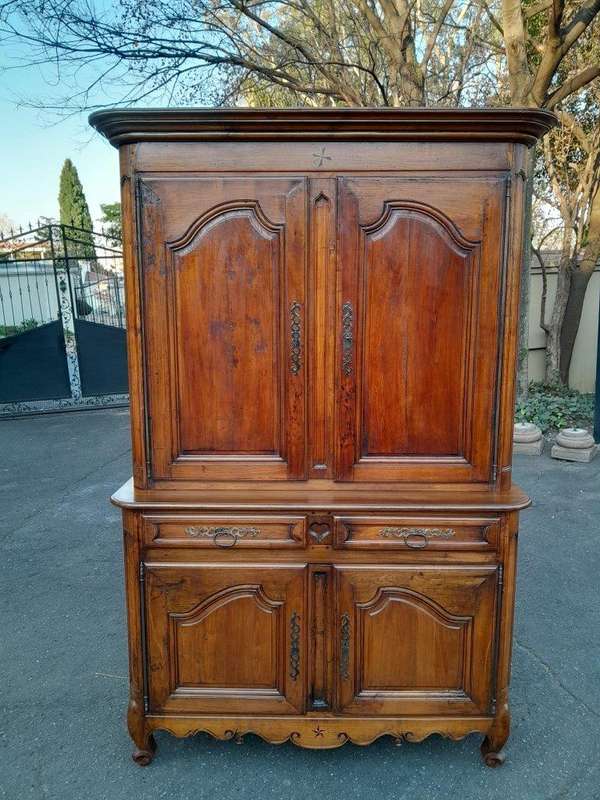An Antique 18th Century French Louis XV Carved Walnut Buffet Deux Corps / Cabinet / Drinks Cabinet