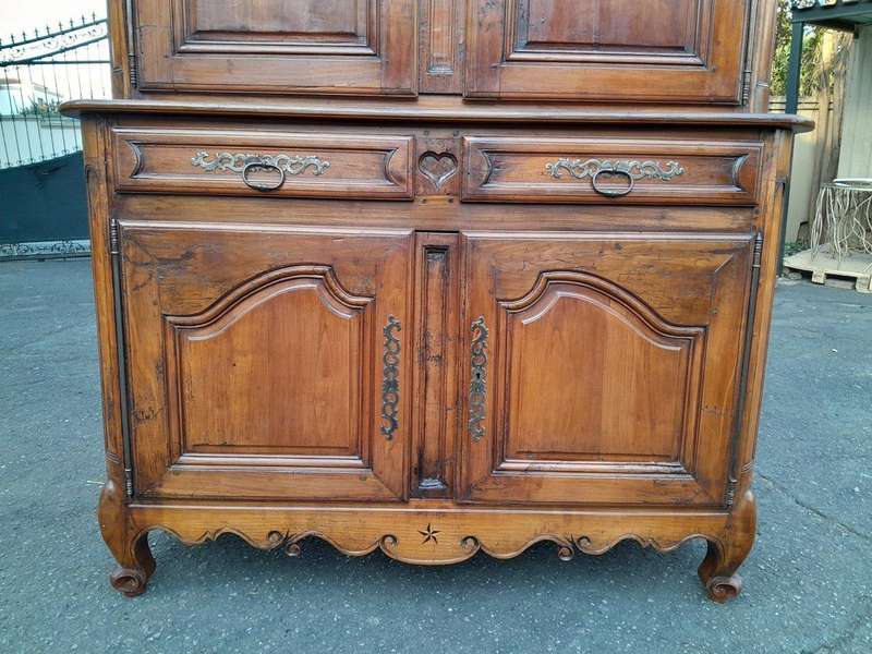 An Antique 18th Century French Louis XV Carved Walnut Buffet Deux Corps / Cabinet / Drinks Cabinet