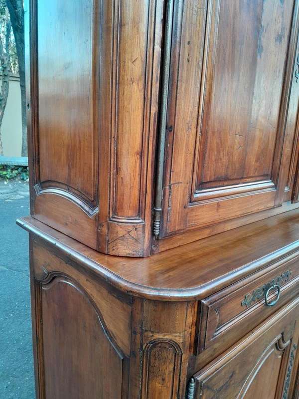 An Antique 18th Century French Louis XV Carved Walnut Buffet Deux Corps / Cabinet / Drinks Cabinet