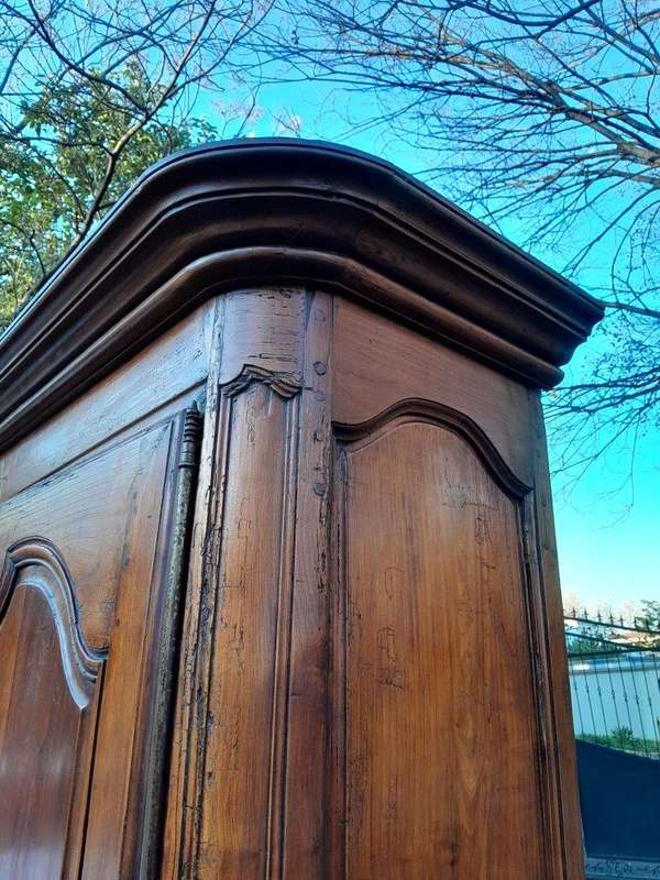An Antique 18th Century French Louis XV Carved Walnut Buffet Deux Corps / Cabinet / Drinks Cabinet