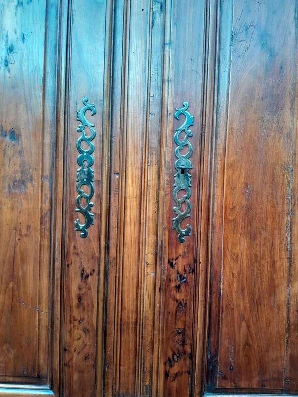 An Antique 18th Century French Louis XV Carved Walnut Buffet Deux Corps / Cabinet / Drinks Cabinet