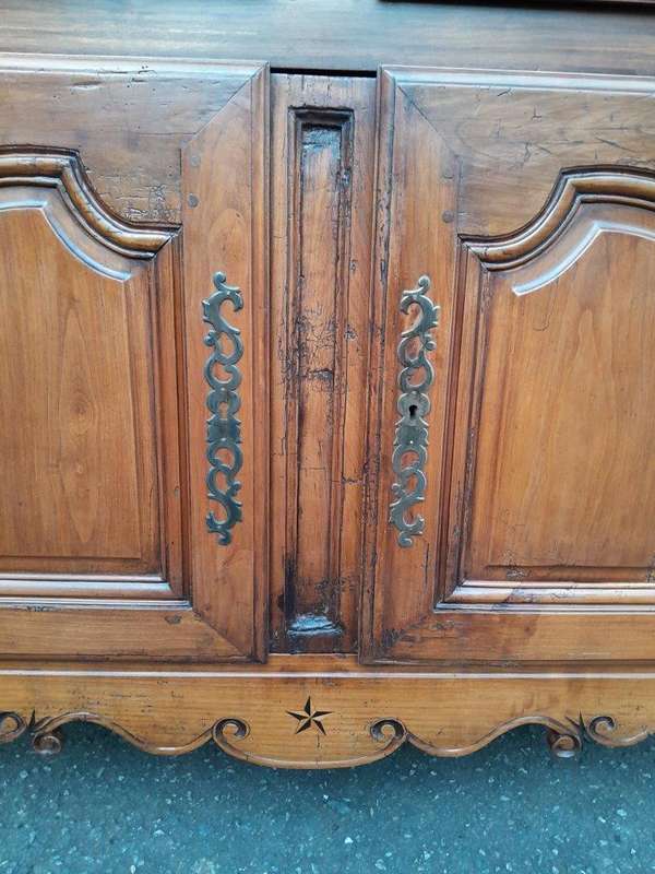 An Antique 18th Century French Louis XV Carved Walnut Buffet Deux Corps / Cabinet / Drinks Cabinet