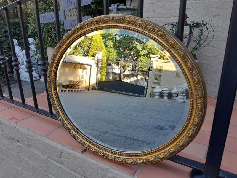An Antique Victorian Carved Gilt Framed Mirror