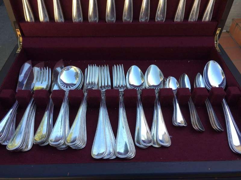 Katz & Lourie Jewellers EPNS Cutlery Set in Canteen. 6 Place - 62 piece.