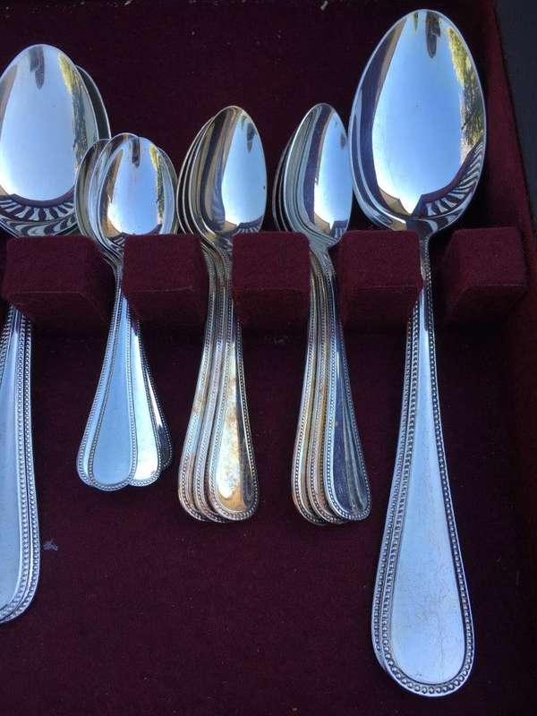 Katz & Lourie Jewellers EPNS Cutlery Set in Canteen. 6 Place - 62 piece.