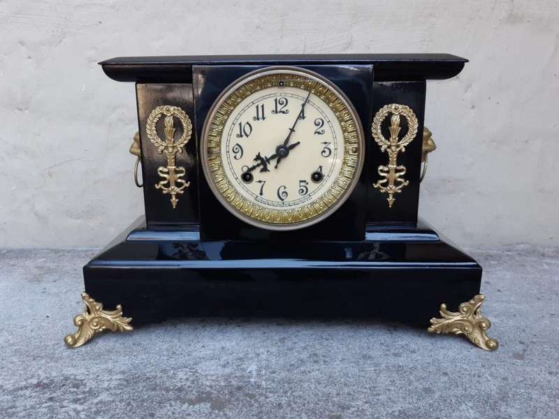 Vintage New Haven Clock Company Mantel black metal with wind up pendulum and key
