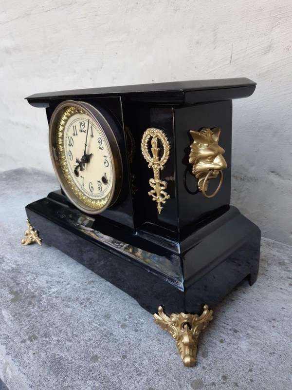 Vintage New Haven Clock Company Mantel black metal with wind up pendulum and key