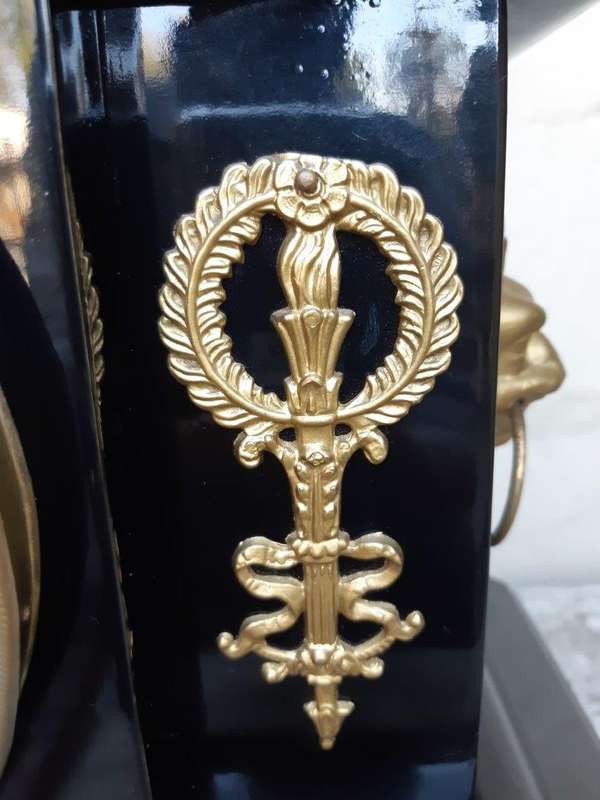 Vintage New Haven Clock Company Mantel black metal with wind up pendulum and key