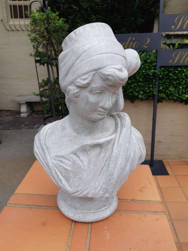 Concrete Female Bust - 20kg