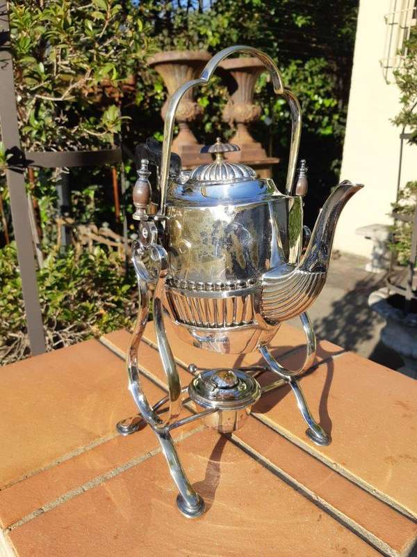 Silver plate Queen Anne tea pot on stand,  36cmhH    R1900