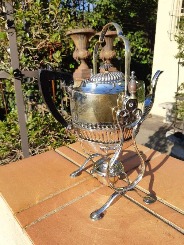 Silver plate Queen Anne tea pot on stand,  36cmhH    R1900