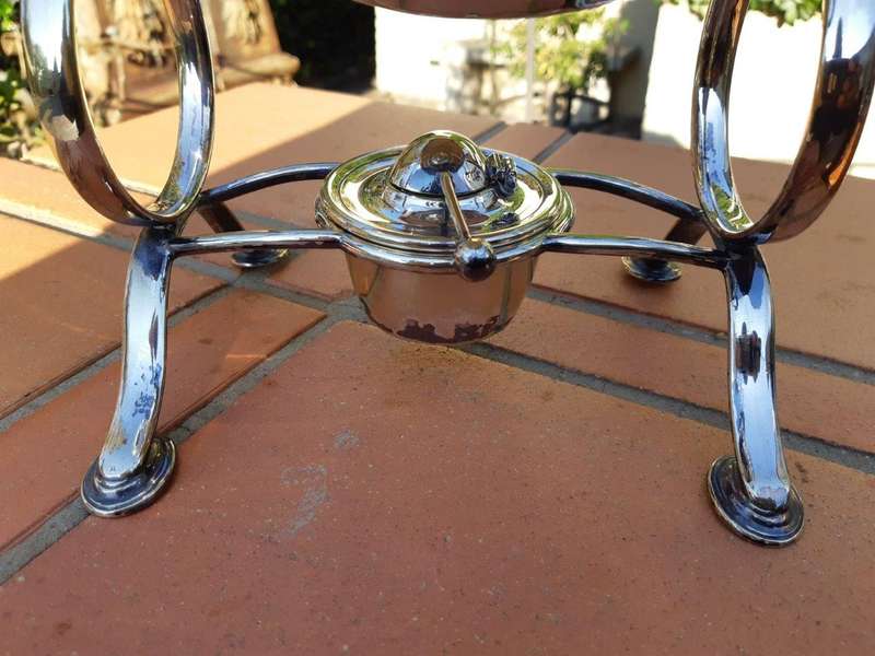 Silver plate Queen Anne tea pot on stand,  36cmhH    R1900