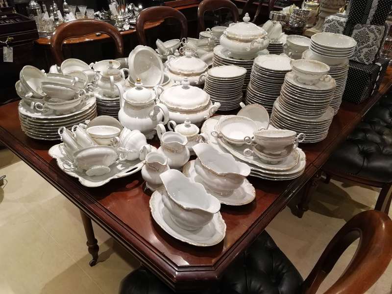 Mid 20th Century Hutschenreuther Sylvia Porcelain Dinner/Tea/Coffee Service. Printed Marks - ND