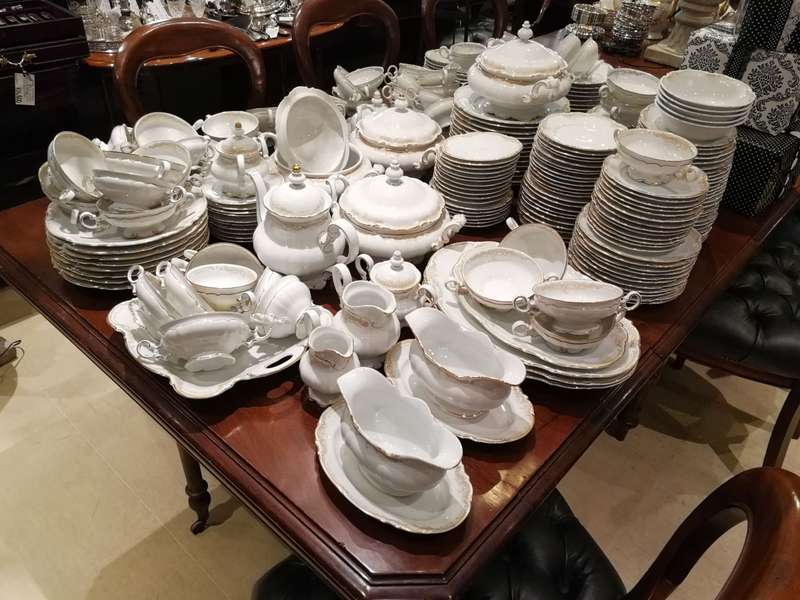 Mid 20th Century Hutschenreuther Sylvia Porcelain Dinner/Tea/Coffee Service. Printed Marks - ND