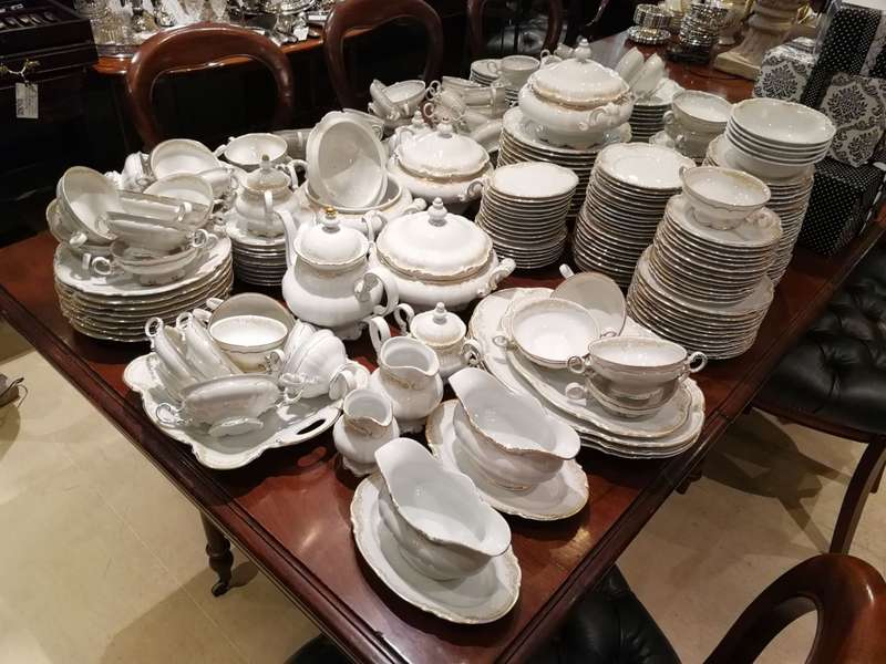 Mid 20th Century Hutschenreuther Sylvia Porcelain Dinner/Tea/Coffee Service. Printed Marks - ND