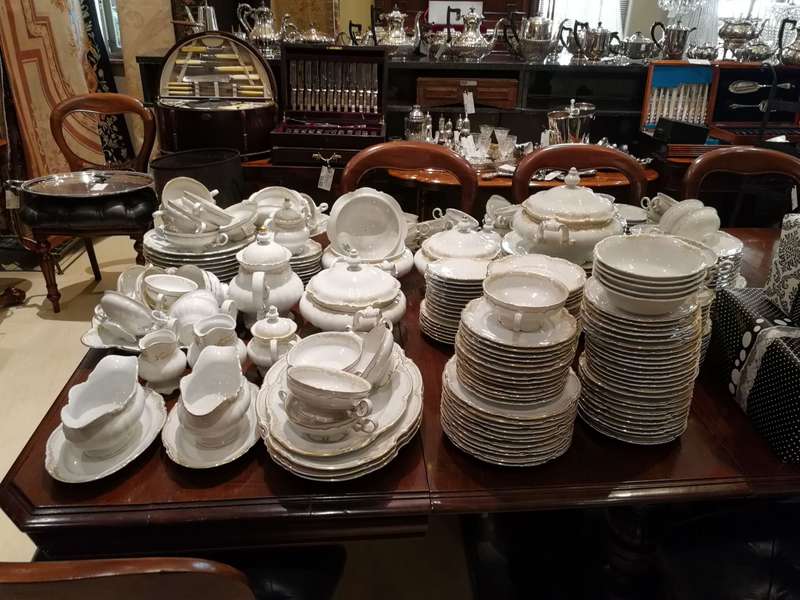 Mid 20th Century Hutschenreuther Sylvia Porcelain Dinner/Tea/Coffee Service. Printed Marks - ND