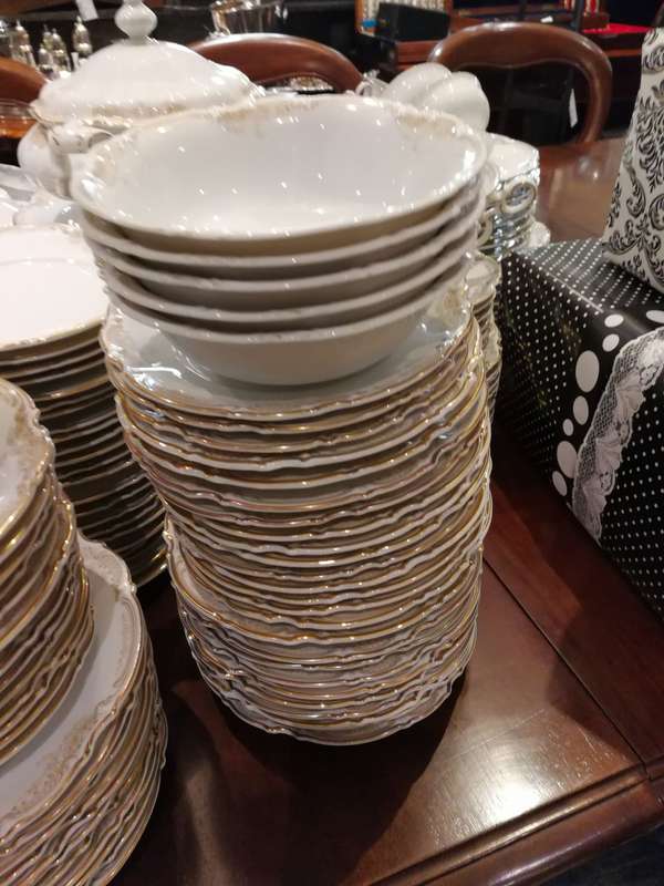 Mid 20th Century Hutschenreuther Sylvia Porcelain Dinner/Tea/Coffee Service. Printed Marks - ND