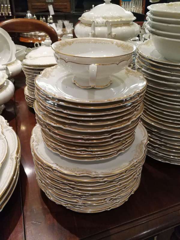 Mid 20th Century Hutschenreuther Sylvia Porcelain Dinner/Tea/Coffee Service. Printed Marks - ND